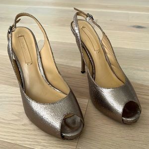 Stunning BCBG MaxAzria metallic peep-toe pumps in excellent condition - size 8.5